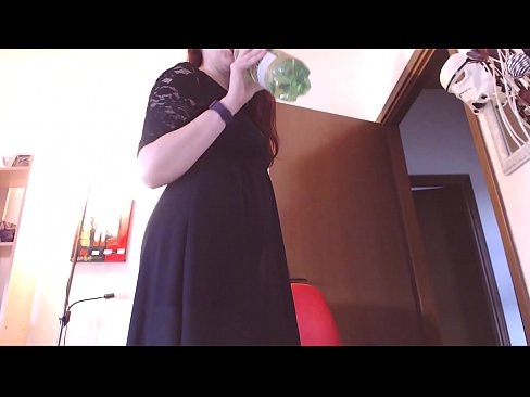 ❤️ Um escravo submisso que ama calcinhas sujas e luxuriosas é forçado a se masturbar depois de assistir a este vídeo! ️ Porno em nós ❌❤