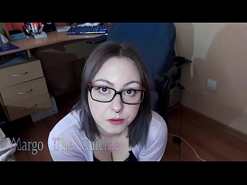 ❤️ Garota Sexy com Dildo de Óculos Chupa Profundamente na Câmera ️ Porno em nós ❌❤