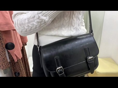 ❤️ Masturbação pública da jovem cadela FeralBerry com um dildo no provador ️ Porno em nós ❌❤