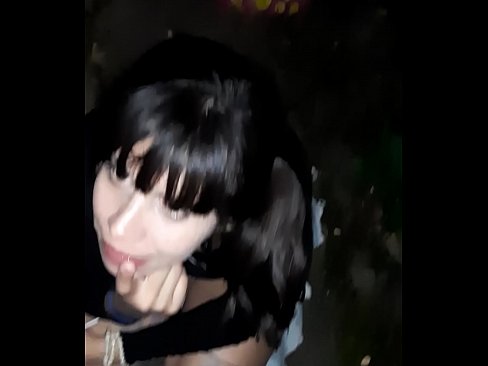 ❤️ Na rua, o pênis inchado em troca de doces ️ Porno em nós ❌❤